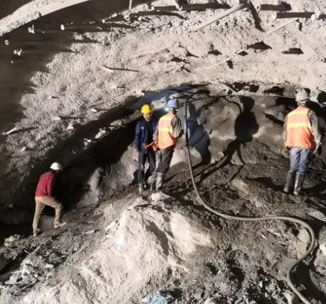 兴山拱顶带模注浆料的施工流程及注意事项